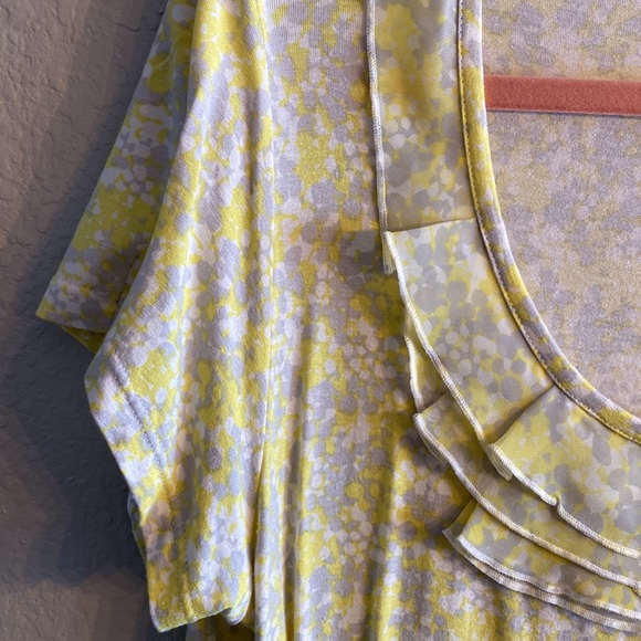 Banana Republic short sleeved blouse yellow, cream & gray Size XL - Picture 3 of 12